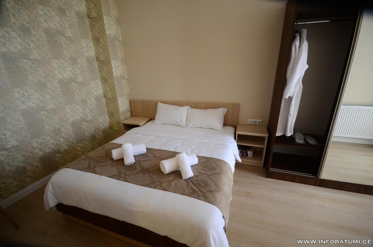 West Apartments Batumi Eksteriør bilde